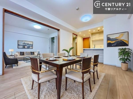 ���r���O �Ƌ��CG�p�[�X�ł��B�J�����̂���L�XLDK�I�\�t�@�[��_�C�j���O�e�[�u����u���Ă������ɂȂ�Ȃ��̂ŉ��K�ɉ߂����܂��I�R�~���j�P�[�V���������₷�����r���O�ł��I