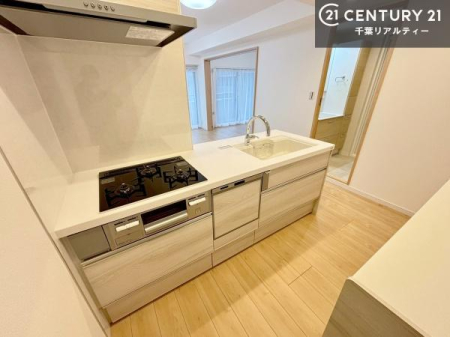 �L�b�`�� ��l�C�̑Ζʎ��V�X�e���L�b�`�����̗p���Ă��܂��I���Ƒ��̃R�~���j�P�[�V���������R�Ƒ�����݌v�ł��B
���q�l�ɂ��ڂ��͂��̂Ŋ������ł��ˁB�H���t���Ŗ����̉Ǝ����X���[�Y�ɁI