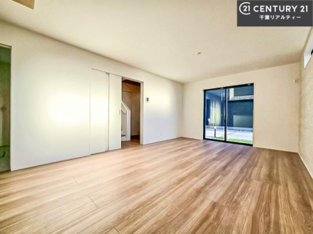 ���r���O �D�����z���܂肪���r���O����ł���ċ��S�n�̗ǂ���Ԃ����o���Ă���܂��I
���났�̎��Ԃ��߂����܂��I