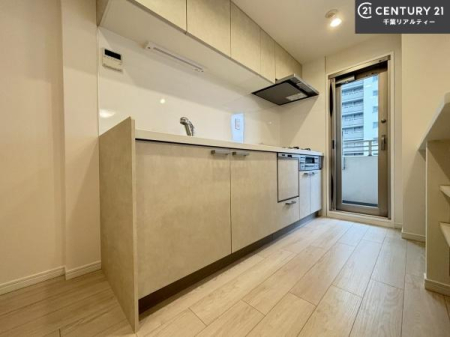 �L�b�`�� ��Ƃ肠�钲���X�y�[�X�ō�Ƃ����₷�����K�ȃL�b�`���ł��I
���q�l�ƈꏏ�ɂ��َq������y���߂�L�X�X�y�[�X�ł��B�y�����������ԂɂȂ肻���ł��ˁI