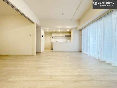 ���r���O �J�����̂���L�XLDK�I�\�t�@�[��_�C�j���O�e�[�u����u���Ă������ɂȂ�Ȃ��̂ŉ��K�ɉ߂����܂��I�R�~���j�P�[�V���������₷�����r���O�ł��I