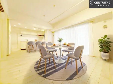 ���r���O �Ƌ��CG�p�[�X�ł��B��؂ȉƑ����W�܂邩�炱��LDK�ɂ͂�����肽���B
�q�����������C�ɏ΂��Ȃ��瑖�����Ă���p�����������u�L���Ƃɂ��ėǂ������v�Ǝv���u�Ԃł��B