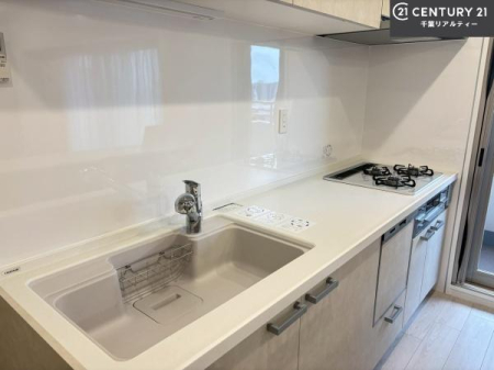 �L�b�`�� ���C�h�ȃV���N�ł��ˁI�������˂ɂ������������₷���Ǝ����y�X�d�l�̃V�X�e���L�b�`���ł��I
�f�U�C�����Ƌ@�\�������˂��L�b�`���Ő�����������܂��ˁI