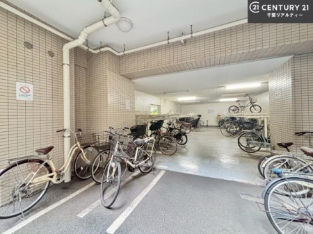 ���̑����p�� ���p�����E���֏�ł��B
���]�Ԃ�����΍s���͈͂��L���肨�o�����֗��ł��I�󂫏󋵂Ɋւ��Ă͂��C�y�ɂ��₢���킹��������