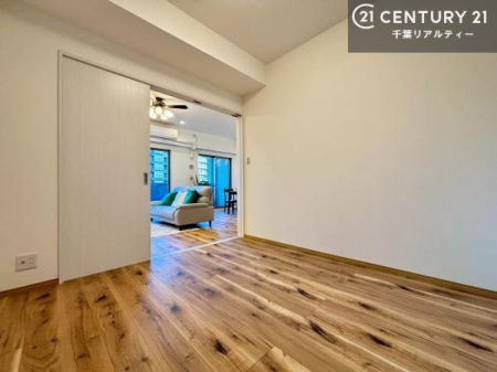 �m�� ���r���O�Ɨאڂ����m���́A�Ǝ��̋x�e�X�y�[�X��L�b�Y�X�y�[�X�Ƃ��Ċ��p����̂��悳�����ł��ˁI
���[�X�y�[�X�����Ă��܂��I

