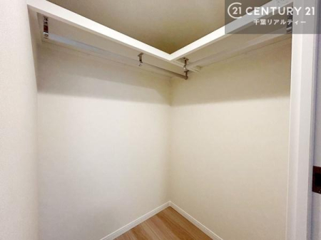 ���[ ��^�̃E�H�[�N�C���N���[�[�b�g�iWIC�j��������Z�܂��́A���[�͂Ɖ��K�������˔������ґ�ȋ�Ԑ݌v�B�ߗނ�o�b�O�A�G�ߕ��܂łЂƂ܂Ƃ߂ɂł��A���X�̐������ڂ������ƃX�}�[�g�ɁI