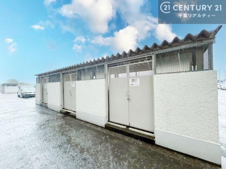 ���̑����p�� �����Ɣ��t���̐�p�S�~�u�����ݒu�B �J���X��L�ɍr�炳���S�z���Ȃ��A�q���I�ŉ��K�ȏZ�����ێ��ł��܂��B