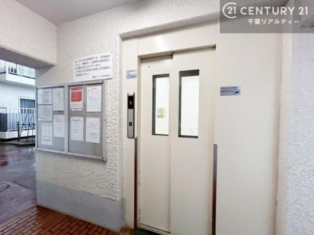 ���̑����p�� �G���x�[�^�[�����̉��K�}���V�����B �d���ו���x�r�[�J�[�𗘗p����ۂ��X���[�Y�Ɉړ��ł��A�����Ȃ��q���ܘA��₲����̕��ɂ����S�ł��B