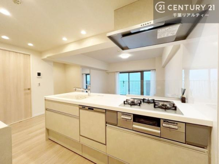 �L�b�`�� ��l�C�̑Ζʎ��V�X�e���L�b�`�����̗p���Ă��܂��I���Ƒ��̃R�~���j�P�[�V���������R�Ƒ�����݌v�ł��B
���q�l�ɂ��ڂ��͂��̂Ŋ������ł��ˁB���[�͂�����܂��I