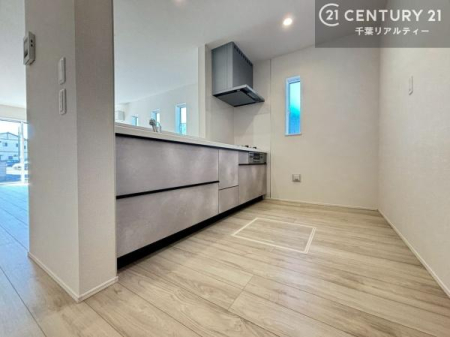 �L�b�`�� ��Ƃ����₷���V�X�e���L�b�`���ł��I���[����������t���Ă���̂ŁA�����X�y�[�X�ɕ���u���Ȃ��čςނ̂ŁA�L�X�g���āA���K�ɍ�Ƃ��ł��܂��I