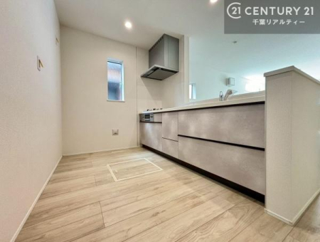 �L�b�`�� ��l�C�̑Ζʎ��V�X�e���L�b�`�����̗p���Ă��܂��I���Ƒ��̃R�~���j�P�[�V���������R�Ƒ�����݌v�ł��B
���q�l�ɂ��ڂ��͂��̂Ŋ������ł��ˁB���[�͂�����܂��I