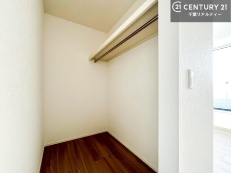 ���[ �E�H�[�N�C���N���[�[�b�g�t���ł��B��������̂��m���Ȃǂ����[���Ă��������ł��ˁI���ɂ���@�������ȂǋG�ߕ��̑傫�ȉƓd�����[�ł��܂��B