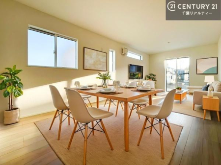 ���r���O �Ƌ��CG�p�[�X�ł��B��؂ȉƑ����W�܂邩�炱��LDK�ɂ͂�����肽���B
�q�����������C�ɏ΂��Ȃ��瑖�����Ă���p�����������u�L���Ƃɂ��ėǂ������v�Ǝv���u�Ԃł��B