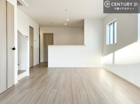 ���r���O �D�����z���܂肪���r���O����ł���ċ��S�n�̗ǂ���Ԃ����o���Ă���܂��I
���났�̎��Ԃ��߂����܂��I