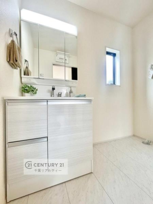 ���ʑ�E���ʏ� �����̂������ʏ��́A���ƕ�������₷���A���ł����K�ɂ��g�����������܂��B�O�ʋ��Ŏg�����肪�ǂ��A�������[�������Ă���܂��̂ŁA���p�i��X�L���P�A�p�i���������萮���ł��܂��B