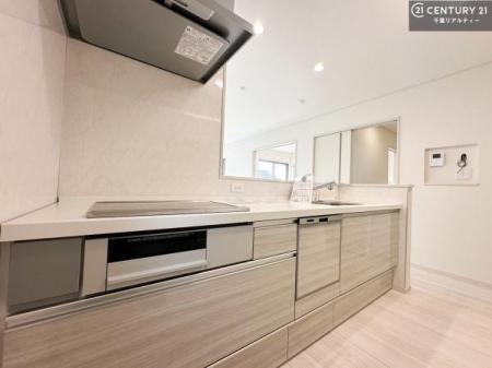 �L�b�`�� ��l�C�̑Ζʎ��V�X�e���L�b�`�����̗p���Ă��܂��I���Ƒ��̃R�~���j�P�[�V���������R�Ƒ�����݌v�ł��B
���q�l�ɂ��ڂ��͂��̂Ŋ������ł��ˁB�L�X�g���ĉ��K�ɍ�Ƃ��i�݂܂��B