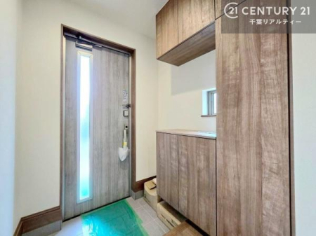 ���� �V���[�Y�{�b�N�X�t���B���ւ��Еt�����|�������₷���ł��I
�X�b�L���������ւŌ˂��J�����u�ԁA�������̂���S�n������Ԃ��o�}���Ă���܂��B
