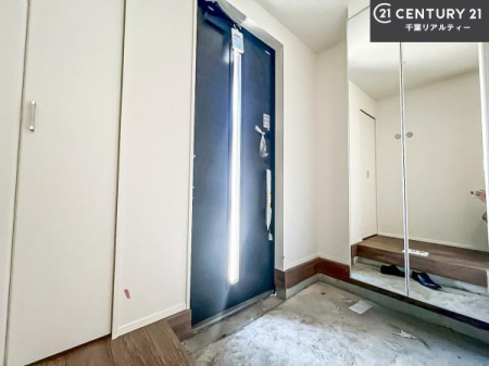 ���� �V���[�Y�{�b�N�X�t���Ȃ̂ŁA���ւ��Еt�����|�������₷���ł��I
�X�b�L���������ւŌ˂��J�����u�ԁA�������̂���S�n������Ԃ��o�}���Ă���܂��B