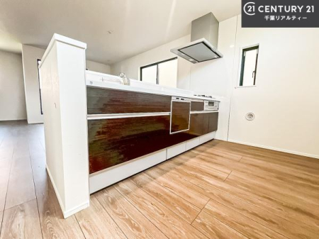 �L�b�`�� ��Ƃ肠�钲���X�y�[�X�ō�Ƃ����₷�����K�ȃL�b�`���ł��I
���q�l�ƈꏏ�ɂ��َq������y���߂�L�X�X�y�[�X�ł��B�y�����������ԂɂȂ肻���ł��ˁI