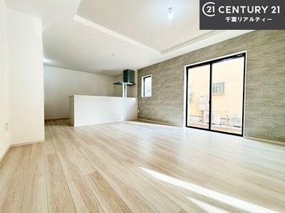 ���r���O �D�����z���܂肪���r���O����ł���ċ��S�n�̗ǂ���Ԃ����o���Ă���܂��I
���R�ƉƑ����W����b��������S�n�悢��ԁI