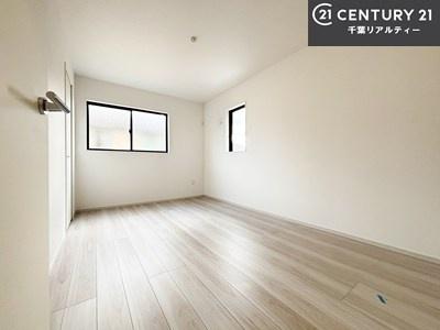 �Q�� 2�ʍ̌����m�ۂ������邢�����́A���ʂ����ǂ��A���邭��ϋ��S�n�̗ǂ���ԂƂȂ��Ă���܂��B�����b�N�X���ĉ߂�����S�n�̗ǂ��������ł��I���̖ڊo�߂��X�b�L�����܂��ˁI