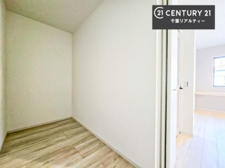 ���[ �E�H�[�N�C���N���[�[�b�g�t���ł��B��������̂��m���Ȃǂ����[���Ă��������ł��ˁI���ɂ���@�������ȂǋG�ߕ��̑傫�ȉƓd�����[�ł��܂��B