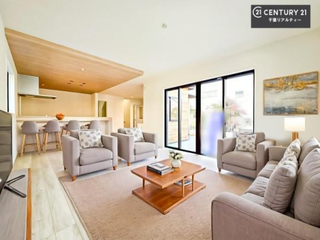 ���r���O �Ƌ��CG�p�[�X�ł��B��؂ȉƑ����W�܂邩�炱��LDK�ɂ͂�����肽���B
�q�����������C�ɏ΂��Ȃ��瑖�����Ă���p�����������u�L���Ƃɂ��ėǂ������v�Ǝv���u�Ԃł��B