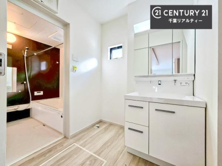 ���ʑ�E���ʏ� �O�ʋ��d�l�̐��ʏ��́A�g�����Ȃ݂����₷������I���͎��[�ɂȂ��Ă��܂��B�h���C���[�₨���ϓ����Еt������̂Ő��ʑ������X�b�L���ƌ����邱�Ƃ��o���܂��I