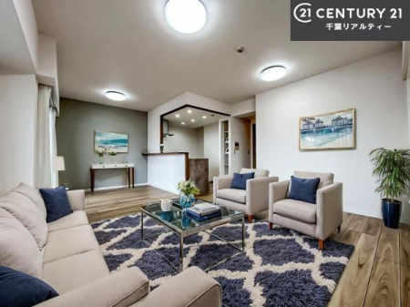 ���r���O �Ƌ��CG�p�[�X�ł��B��؂ȉƑ����W�܂邩�炱��LDK�ɂ͂�����肽���B
�q�����������C�ɏ΂��Ȃ��瑖�����Ă���p�����������u�L���Ƃɂ��ėǂ������v�Ǝv���u�Ԃł��B