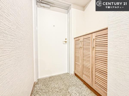 ���� �V���[�Y�{�b�N�X�t���Ȃ̂ŁA���ւ��Еt�����|�������₷���ł��I
�X�b�L���������ւŌ˂��J�����u�ԁA�������̂���S�n������Ԃ��o�}���Ă���܂��B
