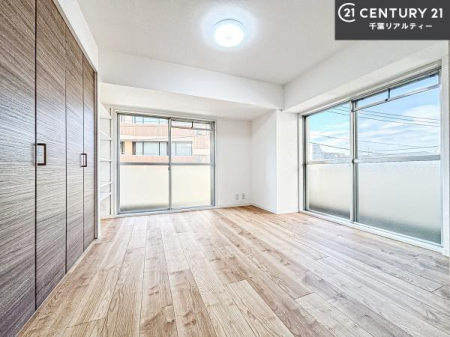 �Q�� �D���������������ޗm���́A���̖ڊo�߂��C�������ǂ������ł��ˁB���������Ԃ��������Ɖ߂������Ƃ��ł��܂��B�D�����F�����̃t���[�����O���ǂ�ȉƋ�ɂ��}�b�`���܂��I