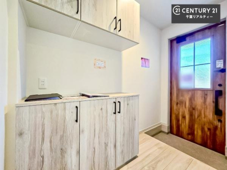 ���� �p���t���V���[�Y�{�b�N�X�ŁA���ւ��Еt�����|�������₷���ł��I
�X�b�L���������ւŌ˂��J�����u�ԁA�������̂���S�n������Ԃ��o�}���Ă���܂��B

