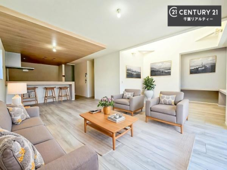 ���r���O �Ƌ��CG�p�[�X�ł��B�J�����̂���L�XLDK�I�\�t�@�[��_�C�j���O�e�[�u����u���Ă������ɂȂ�Ȃ��̂ŉ��K�ɉ߂����܂��I�R�~���j�P�[�V���������₷�����r���O�ł��I