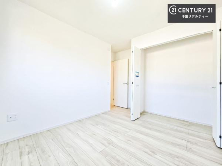 �q������ ���[�X�y�[�X���������Ă���A�ߗނ₨������A�w�p�i�Ȃǂ��������萮���ł��܂��B���������L���g���邽�߁A���K�Ő������Z��Ԃ��������܂��B