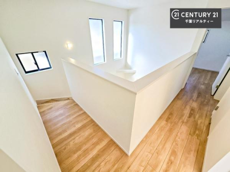 ���̑����� �K�i�ɂ́A���������Ă���̂Ŏ��R���œ����͑������������茩���ď�艺�肪���S�ł��I���C�g�����Ă��܂��I