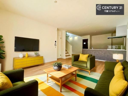 ���r���O �Ƌ��CG�p�[�X�ł��B��؂ȉƑ����W�܂邩�炱��LDK�ɂ͂�����肽���B
�q�����������C�ɏ΂��Ȃ��瑖�����Ă���p�����������u�L���Ƃɂ��ėǂ������v�Ǝv���u�Ԃł��B