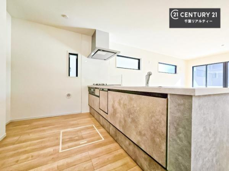 �L�b�`�� ��Ƃ肠�钲���X�y�[�X�ō�Ƃ����₷�����K�ȃL�b�`���ł��I
���q�l�ƈꏏ�ɂ��َq������y���߂�L�X�X�y�[�X�ł��B�y�����������ԂɂȂ肻���ł��ˁI