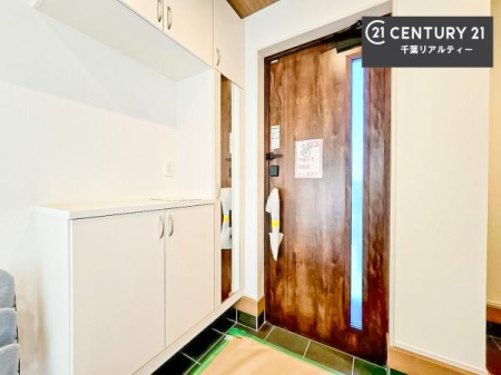 ���� �p���t���V���[�Y�{�b�N�X�ŁA���ւ��Еt�����|�������₷���ł��I
�X�b�L���������ւŌ˂��J�����u�ԁA�������̂���S�n������Ԃ��o�}���Ă���܂��B

