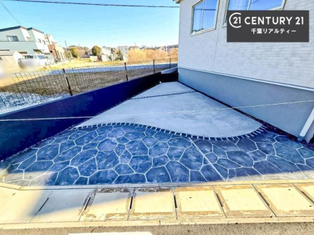 ���ԏ� ���ԃX�y�[�X�͂T�䕪(�Ԏ�ɂ��)����܂��I�Z�J���h�J�[�͂������A�o�C�N�⎩�]�ԂȂǂ��u���ꏊ�ɍ���܂���B