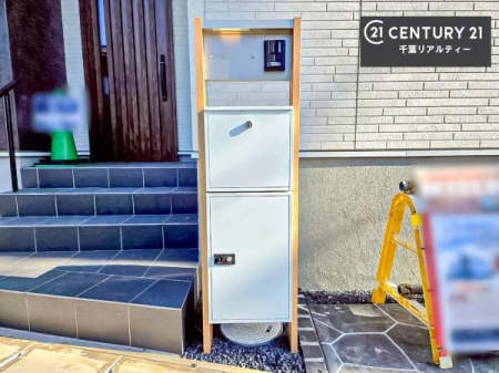 ���̑� �X�փ|�X�g��̌^�̑�z�{�b�N�X�t���ŕs�ݎ��ł��ו����󂯎��ĂƂ��Ă��֗��I
�Ƃɂ��Ȃ��Ⴂ���Ȃ��X�g���X����I�Ĕz�B�̎�Ԃ��Ȃ��܂��I