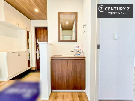 ���ʑ�E���ʏ� ���ʑ�́A�Q�����ɂ���܂��I���ւ������Ă����̌��ɂ���̂ł������܎�􂢓����ŉq���I�I