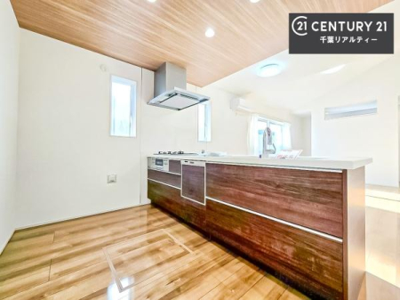 �L�b�`�� ��Ƃ肠�钲���X�y�[�X�ō�Ƃ����₷�����K�ȃL�b�`���ł��I
���q�l�ƈꏏ�ɂ��َq������y���߂�L�X�X�y�[�X�ł��B�y�����������ԂɂȂ肻���ł��ˁI