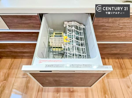 �L�b�`�� �H��@�t���̃L�b�`���ł��I�Z���������r��h�~�Ƃ��đ�ϊ��􂷂�֗��Ȏd�l�ł��I�r���g�C���Ȃ̂ŃL�b�`���̏ꏊ����炸�����X�y�[�X���L���g�����Ƃ��o���܂��I