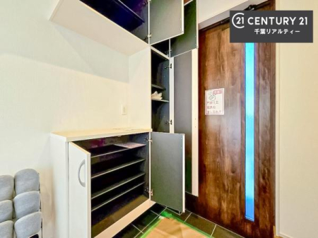 ���� �p���t���V���[�Y�{�b�N�X�ŁA���ւ��Еt�����|�������₷���ł��I
�X�b�L���������ւŌ˂��J�����u�ԁA�������̂���S�n������Ԃ��o�}���Ă���܂��B

