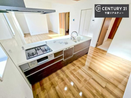 �L�b�`�� ��l�C�̑Ζʎ��V�X�e���L�b�`�����̗p���Ă��܂��I���Ƒ��̃R�~���j�P�[�V���������R�Ƒ�����݌v�ł��B
���q�l�ɂ��ڂ��͂��̂Ŋ������ł��ˁB�L�X�g���ĉ��K�ɍ�Ƃ��i�݂܂��B