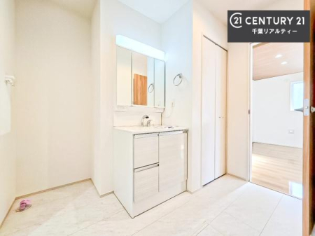 ���ʑ�E���ʏ� �O�ʋ��d�l�̐��ʏ��́A�g�����Ȃ݂����₷������I���͎��[�ɂȂ��Ă��܂��B�h���C���[�₨���ϓ����Еt������̂Ő��ʑ������X�b�L���ƌ����邱�Ƃ��o���܂��I