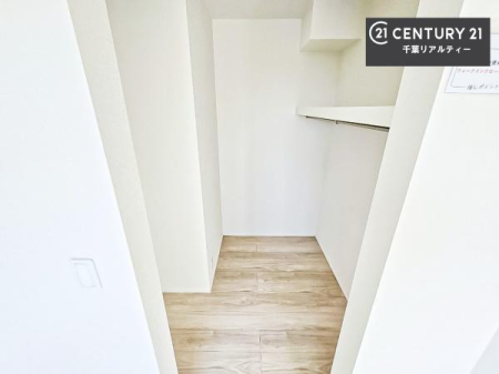 ���[ �E�H�[�N�C���N���[�[�b�g�t���ł��B��������̂��m���Ȃǂ����[���Ă��������ł��ˁI���ɂ���@�������ȂǋG�ߕ��̑傫�ȉƓd�����[�ł��܂��B