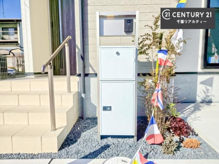 ���̑� �X�փ|�X�g��̌^�̑�z�{�b�N�X�t���ŕs�ݎ��ł��ו����󂯎��ĂƂ��Ă��֗��I
�Ƃɂ��Ȃ��Ⴂ���Ȃ��X�g���X����I�Ĕz�B�̎�Ԃ��Ȃ��܂��I