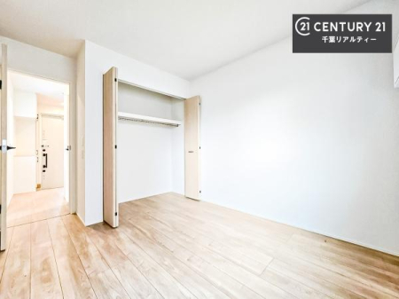 �q������ ���[�X�y�[�X���������Ă���A�ߗނ₨������A�w�p�i�Ȃǂ��������萮���ł��܂��B���������L���g���邽�߁A���K�Ő������Z��Ԃ��������܂��B