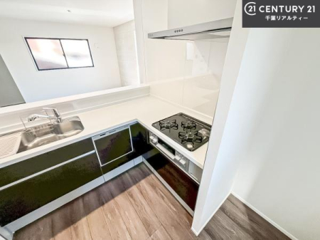 �L�b�`�� �R�����͎O������̂ł������̓����i�s���ł��܂��B
�������O�����t���ł��B�����X�y�[�X���L�X���Ă���׍�Ƃ����₷���I�g�����肪�ǂ��V�X�e���L�b�`���ł��I